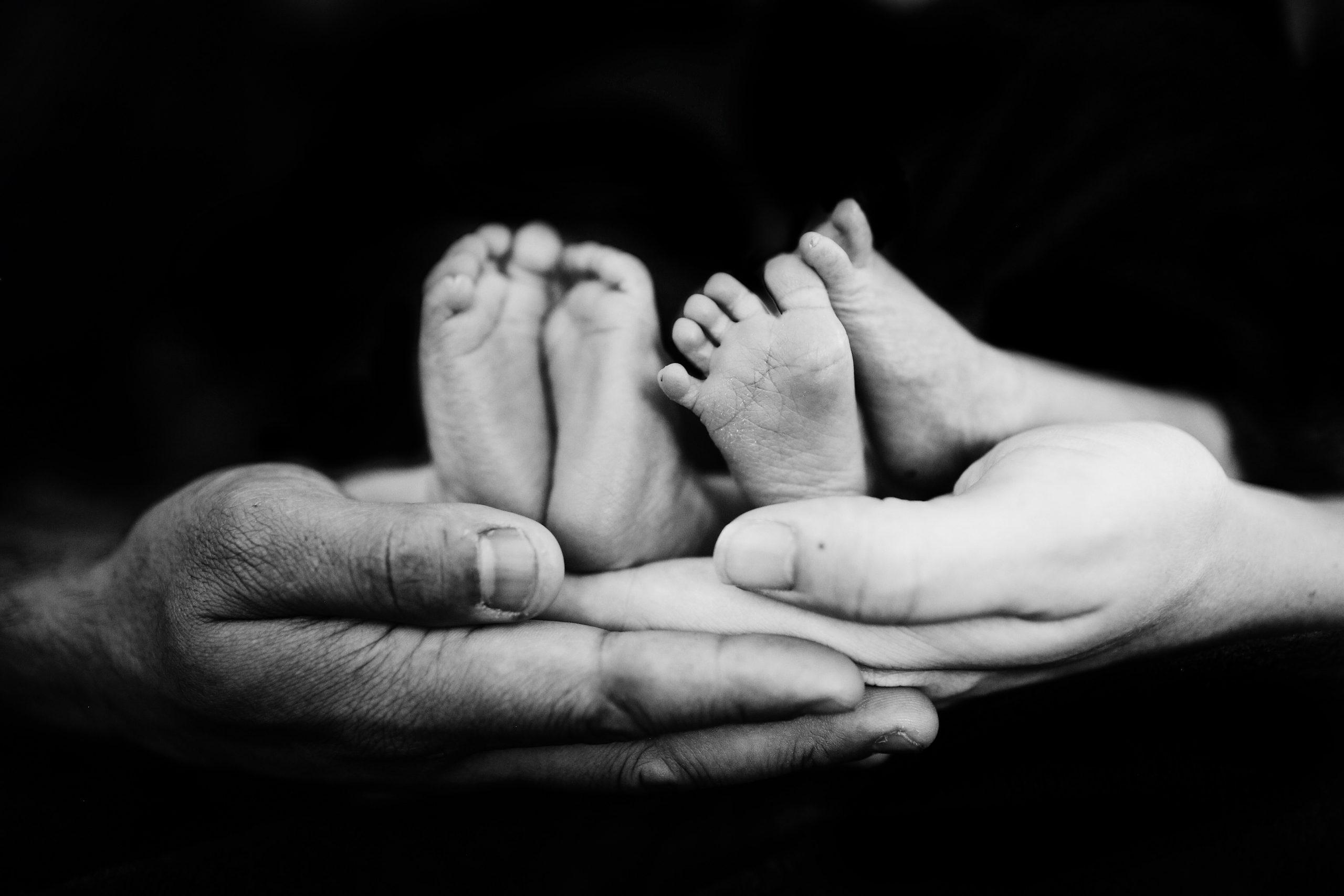parents-holding-baby-feet Parents holding baby feet